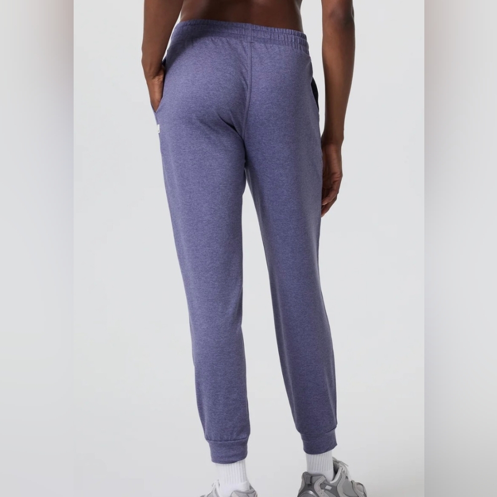 Vuori Women's Performance Jogger - Picture 3 of 4